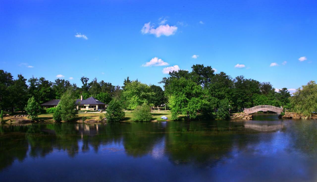 Camping Etang Du Camp Senergues Eksteriør billede